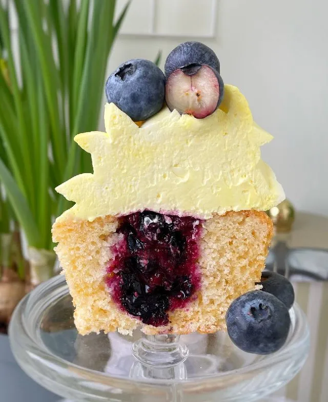 Lemon-Blueberry Cupcake