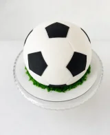 Bolo em forma de bola de futebol