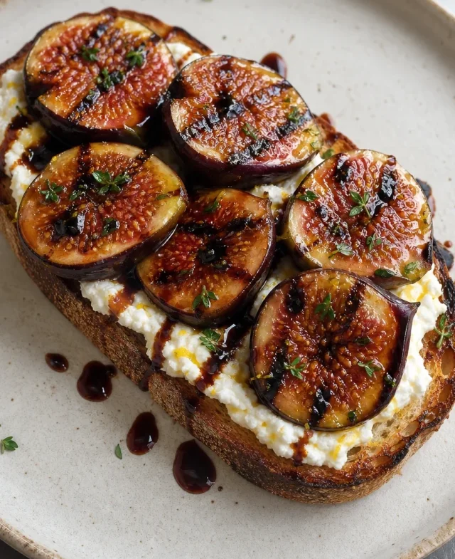 Toastit sitruunaricottalla ja grillatulla viikunalla balsamicolla