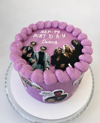 Фіолетовий торт «Друзі» з написом Happy Birthday