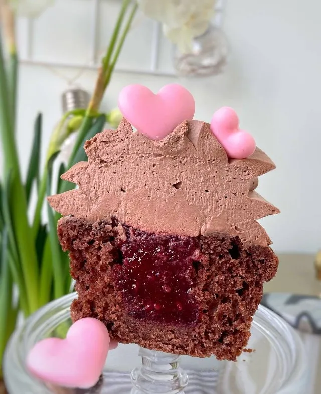 Raspberry-Chocolate Cupcake