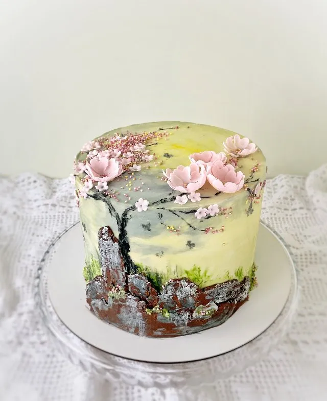 juubelitort suhkrulilledega Sakura