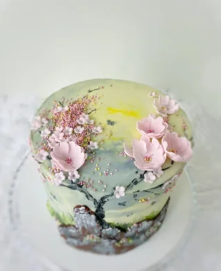 jubiliejinis tortas su cukrinėmis gėlėmis sakura