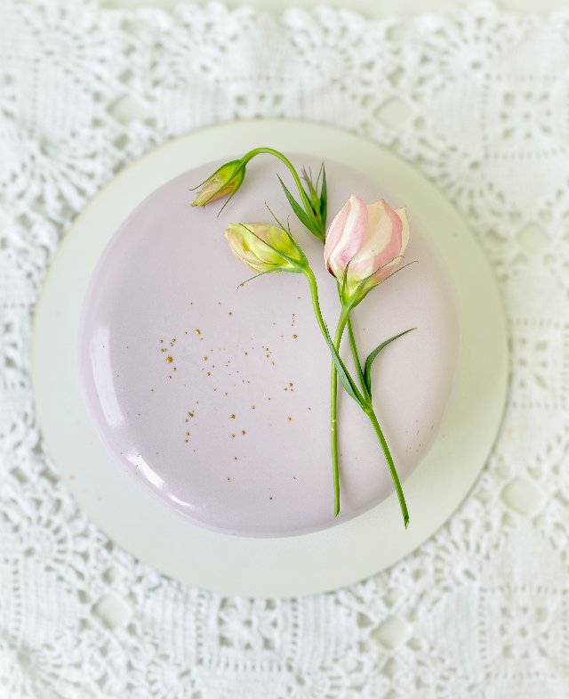 Mousse-kake, friske blomster, for ei jente