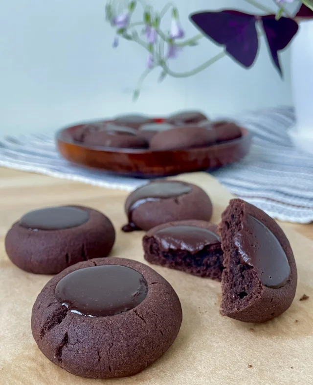 Biscuiți cu ciocolată și fulgi de ciocolată