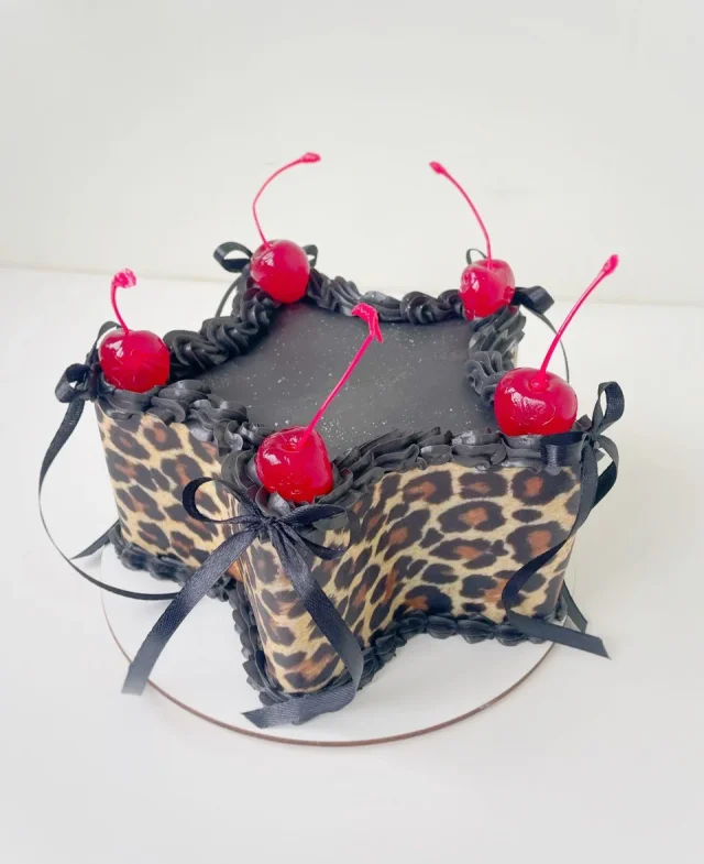 Леопардова зірка з вишнями