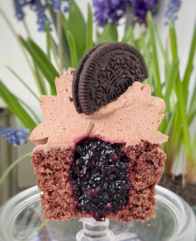 Blackcurrant-Chocolate Cupcake