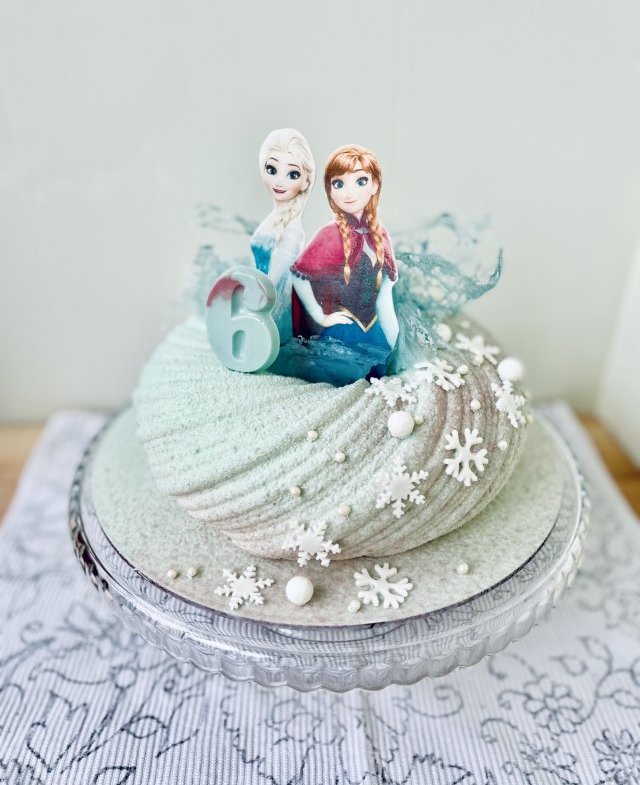 Torta per bambini a tema Elsa Frozen