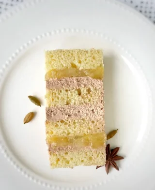 torta z hruškami in mlečno čokolado