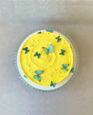 tortas su gyvomis gėlėmis